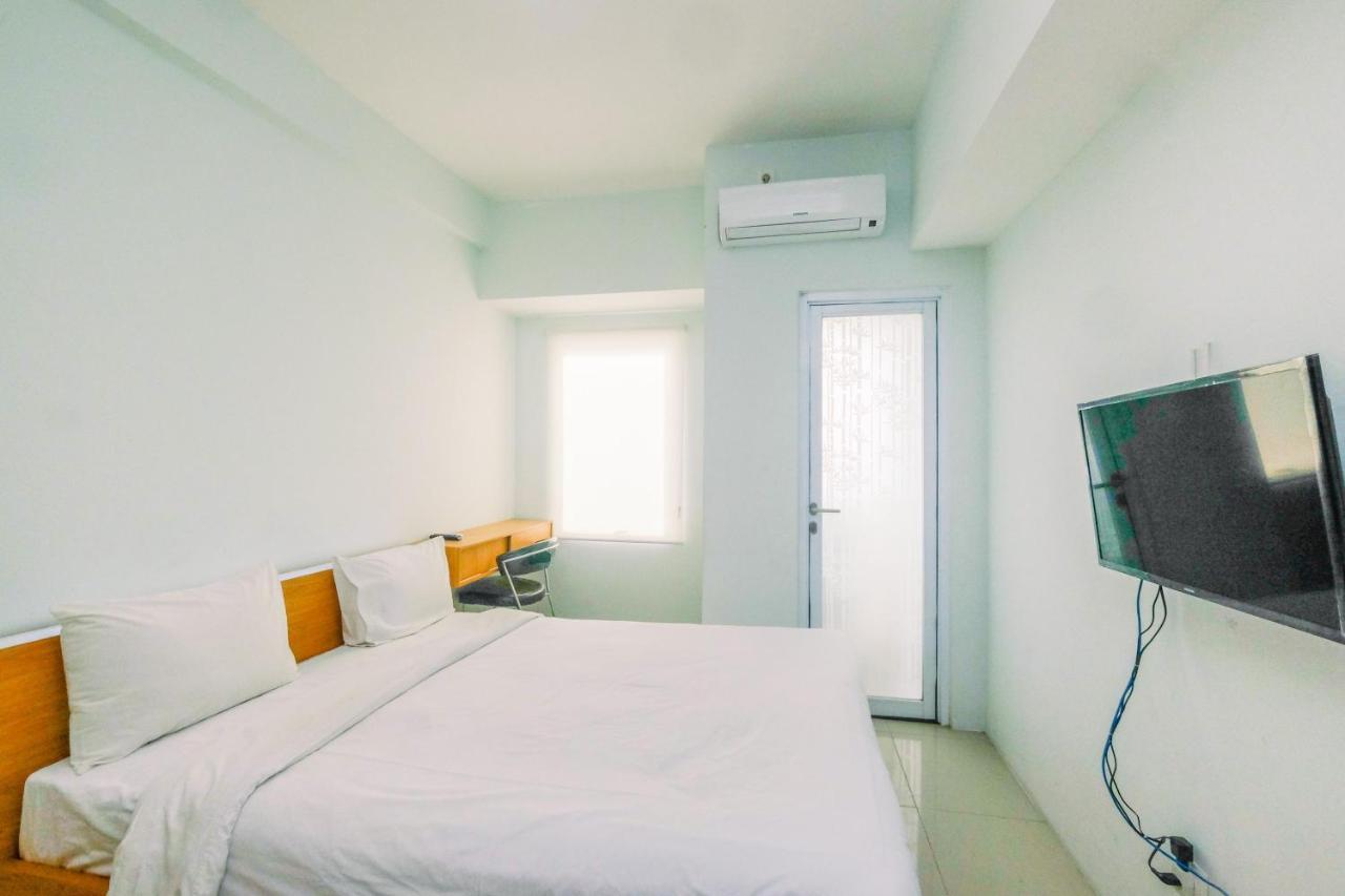 Modern Style Tamansari Mahogany With View By Travelio * Karawang